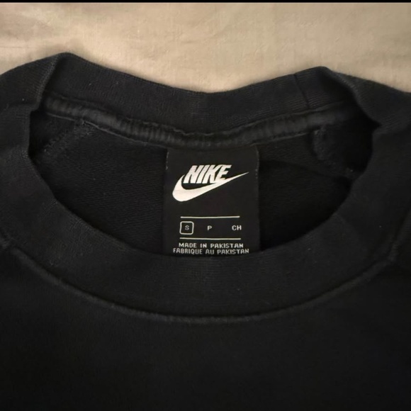 •SOLD• Nike sweatshirt - Picture 4 of 4